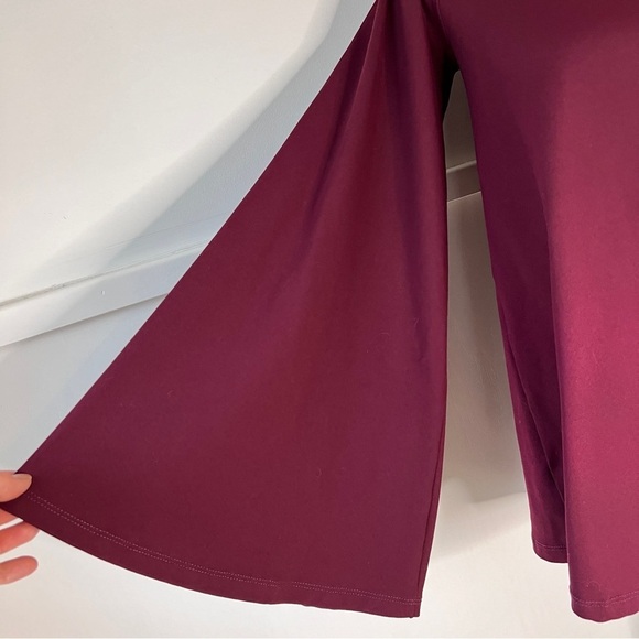 Susana Monaco Burgundy Off the Shoulder Bell Sleeve Tie Back Top - Picture 3 of 10